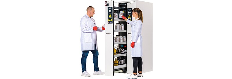 Store Safely, Work Efficiently: Consolidated Lab Storage with the V-Classic-90 Multi-Risk Safety Storage Cabinet