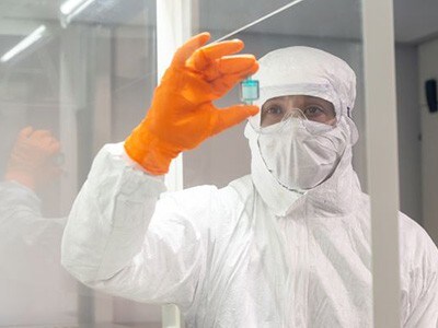 Discover the DuPont Tyvek Isoclean IC 193 WH DS Discover the DuPont Tyvek Isoclean IC 193 WH DS